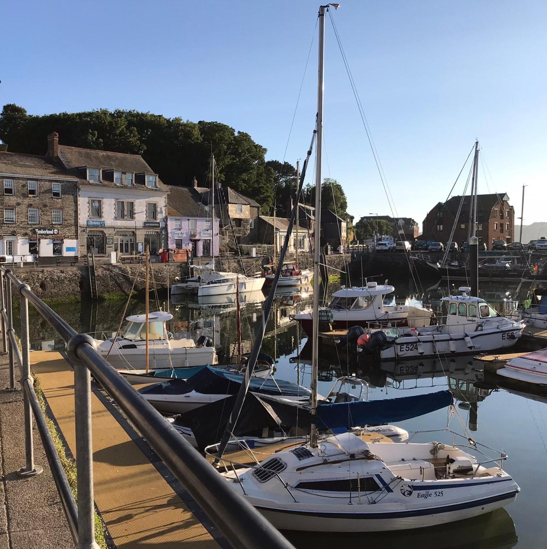 Trethvor House Ensuite Double Room With Free Parking In Quiet Residential Area Padstow Exteriör bild